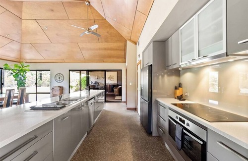 Burnside House | La Dimora Tranquil Retreat Where Bush Meets Beach