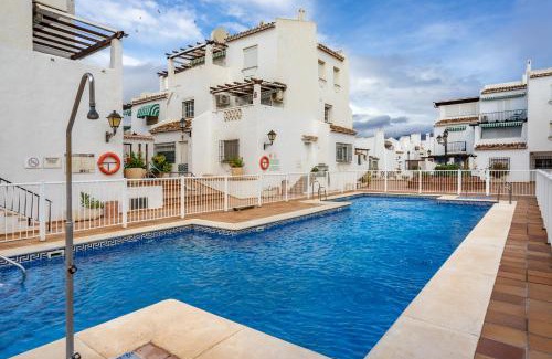 Castillo de Sabinillas Apartment | La Duquesa apt with pool by Costarentals - Ref M8