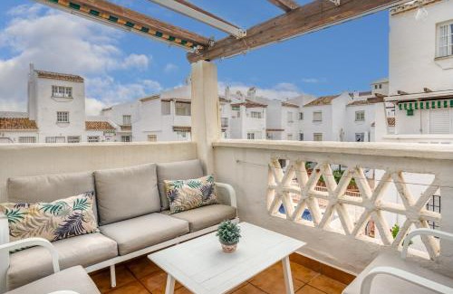 Castillo de Sabinillas Apartment | La Duquesa apt with pool by Costarentals - Ref M8