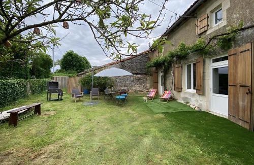 Champagne-le-Sec House | La Grange des zarts