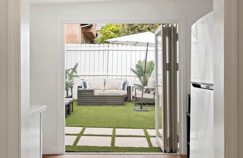 Village of La Jolla Villa | La Jolla Beach Villa - Walk to Windansea Beach