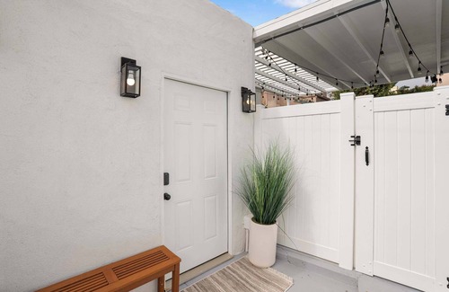 Village of La Jolla Villa | La Jolla Beach Villa - Walk to Windansea Beach