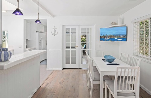 La Jolla Shores House | La Jolla Shores Cape Cod W/Fire Pit, 1-2 Blocks - Beach, Restaurants, and Shops