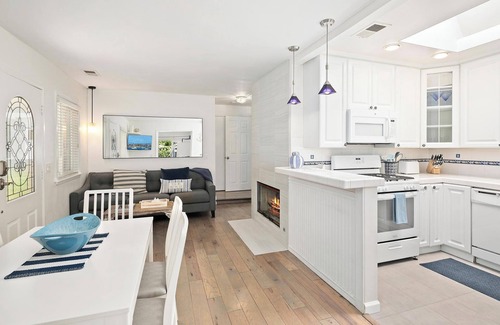 La Jolla Shores House | La Jolla Shores Cape Cod W/Fire Pit, 1-2 Blocks - Beach, Restaurants, and Shops
