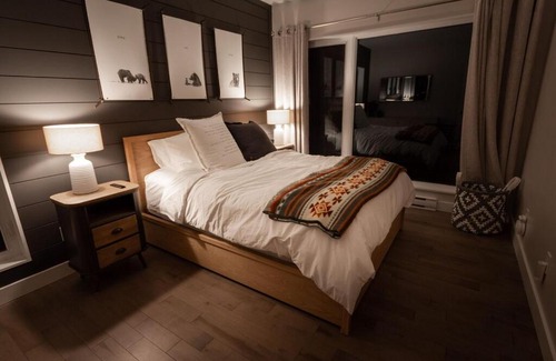 La Conception Cabin | La Khabine - a cabin of windows amongst the trees- 15 mins from Mont Tremblant!
