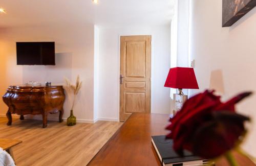 Sainte-Agathe-la-Bouteresse Bed & Breakfast | La Longère Forézienne
