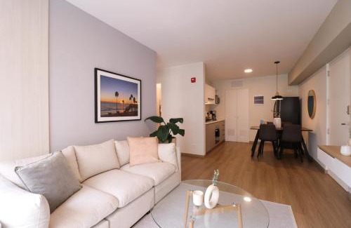 Santa Cruz Apartment | La Mar Miraflores by Wynwood House