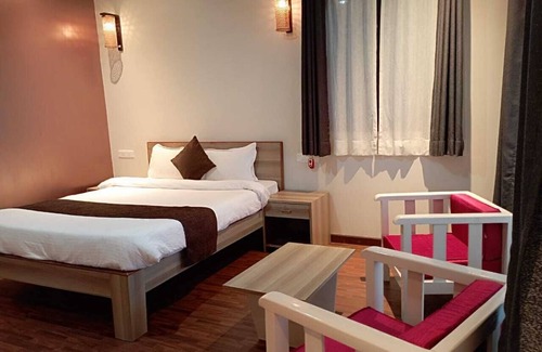 Ri-Bhoi Hotel | La Nicholas Dei Da Kine Resort