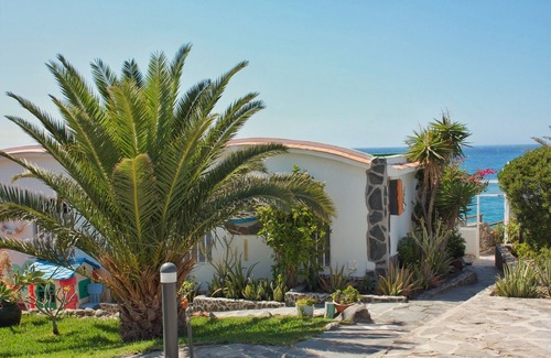 Playa del Aguila House | La Perla - Bungalowanlage DIRECTLY by the sea