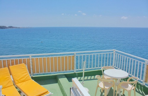 Playa del Aguila House | La Perla - Bungalowanlage DIRECTLY by the sea