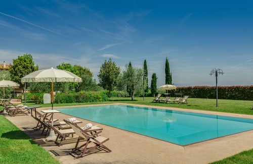 San Pietro in Bossolo Apartment | La Piccionaia, 3 bedrooms apartment in the Chianti area with swimming pool & A/C