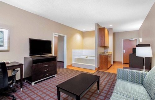 Plainfield Hotel | La Quinta by Wyndham Indianapolis Airport Plainfield
