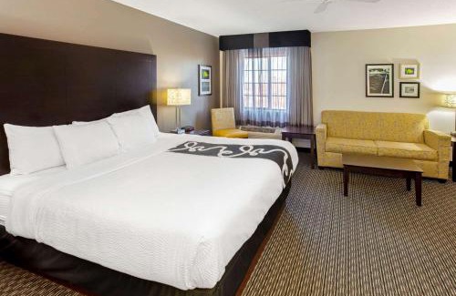 Delafield Hotel | La Quinta by Wyndham Milwaukee Delafield