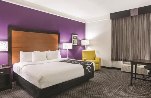 Central Scottsdale Hotel | La Quinta by Wyndham Phoenix Scottsdale