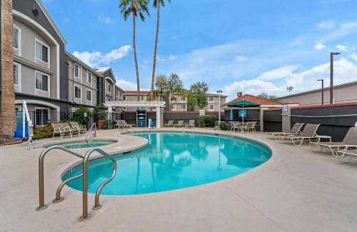 Central Scottsdale Hotel | La Quinta by Wyndham Phoenix Scottsdale
