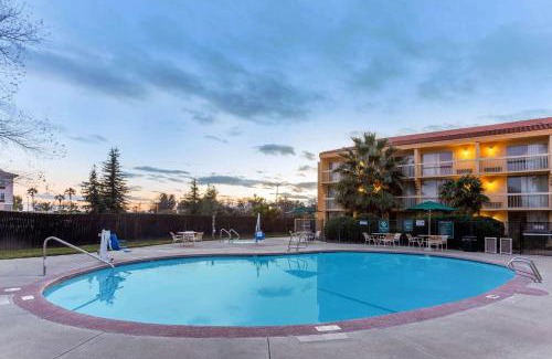 Redding Hotel | La Quinta by Wyndham Redding