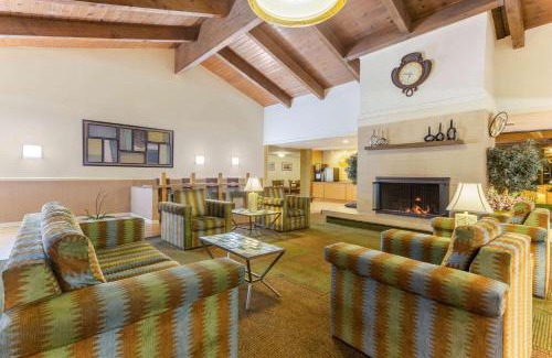 Redding Hotel | La Quinta by Wyndham Redding