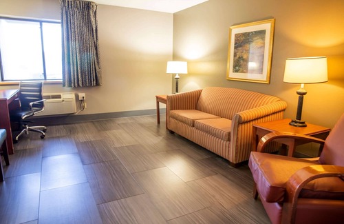 Oak Creek Hotel | La Quinta Inn by Wyndham Milwaukee Airport/Oak Creek