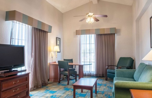 Kenner - Louis Armstrong International Airport Hotel | La Quinta Inn by Wyndham New Orleans Veterans/Metairie