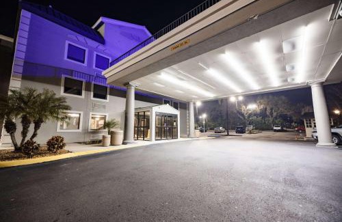 Bearss Plaza Hotel | La Quinta Inn by Wyndham Tampa Near Busch Gardens