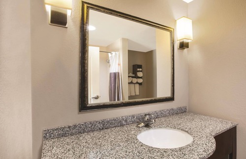 Broadmoor Hotel | La Quinta Inn & Suites by Wyndham Baton Rouge Denham Springs