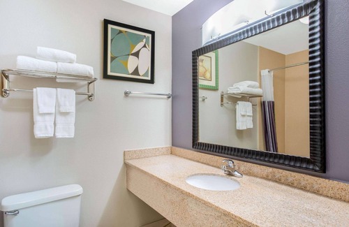 Fultondale Hotel | La Quinta Inn & Suites by Wyndham Fultondale Birmingham N