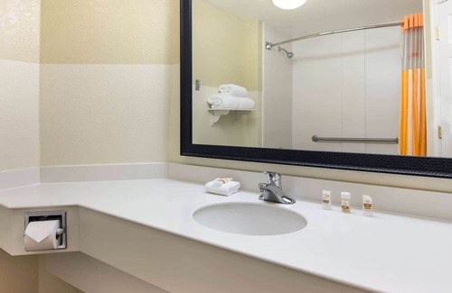 Greenville - Spartanburg Hotel | La Quinta Inn & Suites by Wyndham Greenville Haywood