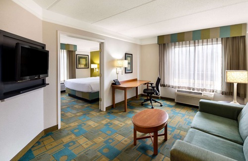 Greenville - Spartanburg Hotel | La Quinta Inn & Suites by Wyndham Greenville Haywood