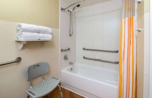 Greenville - Spartanburg Hotel | La Quinta Inn & Suites by Wyndham Greenville Haywood