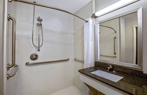 Kearney Hotel | La Quinta Inn & Suites by Wyndham Kearney