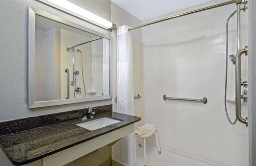 Kearney Hotel | La Quinta Inn & Suites by Wyndham Kearney