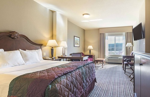 Trinidad Hotel | La Quinta Inn & Suites by Wyndham Trinidad