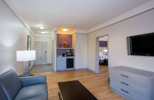 Daphne Hotel | La Quinta Inn & Suites by Wyndham Mobile - Daphne