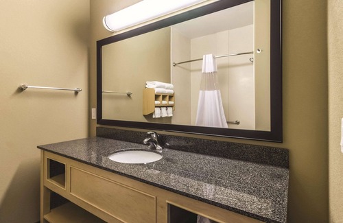 Fargo Hotel | La Quinta Inn & Suites by Wyndham Fargo-Medical Center