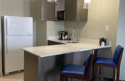 Kokomo Hotel | La Quinta Inn & Suites by Wyndham Kokomo