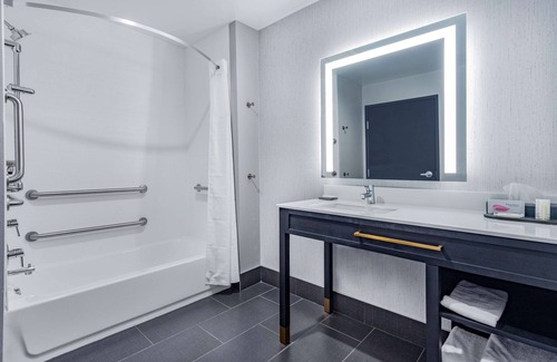 South Bend Hotel | La Quinta Suites by Wyndham South Bend Notre Dame Area