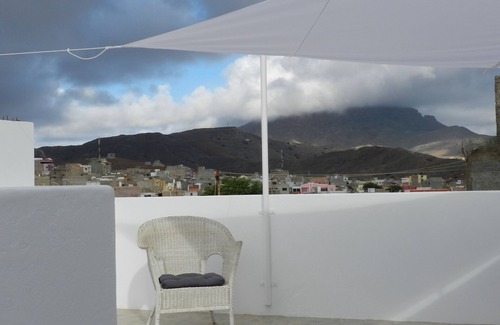 Mindelo House | LA RESIDENCIA 95 m² of color & joy