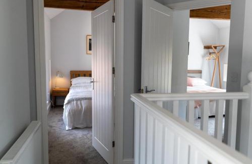 Worksop Apartment | La Roche-Barn with hot tub on the Welbeck estate