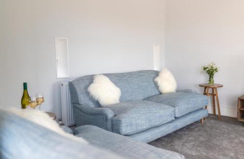 Worksop Apartment | La Roche-Barn with hot tub on the Welbeck estate