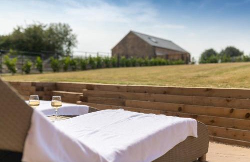 Worksop Apartment | La Roche-Barn with hot tub on the Welbeck estate