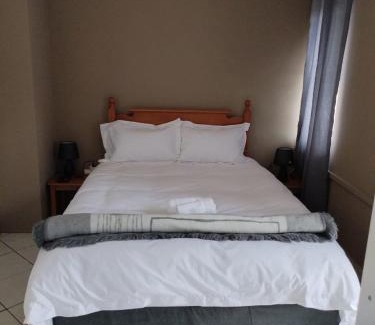 Pietermaritzburg Bed & Breakfast | La' Romi Self Catering Units