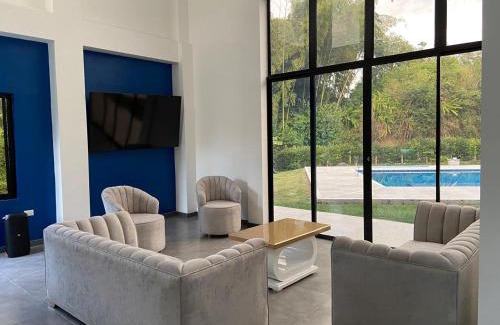 Alcala Ski Chalet | La Toacana, Casa de Verano, Moderna y Espaciosa