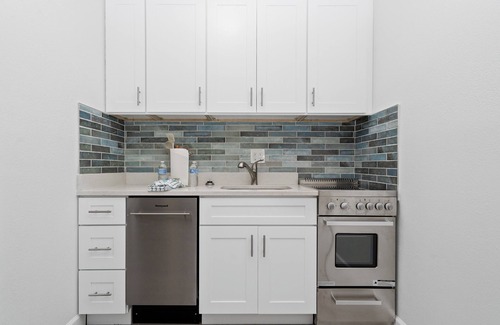 Pass-a-Grille Historic District Apartment | La Tortuga Historic Pass A Grille St Pete Beach 6-9