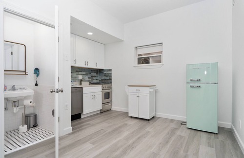 Pass-a-Grille Historic District Apartment | La Tortuga Historic Pass A Grille St Pete Beach 6-9