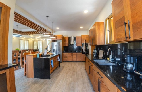 La Vega Villa | La Vega Villa With Private Pool and BBQ