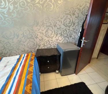 Dubai Sports City House | La-vida room - Females only