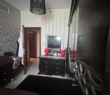 Dubai Sports City House | La-vida room - Females only