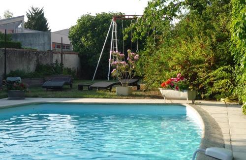 Chateauneuf-sur-Loire House | La Vigne Vierge