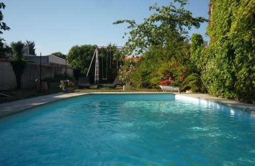 Chateauneuf-sur-Loire House | La Vigne Vierge