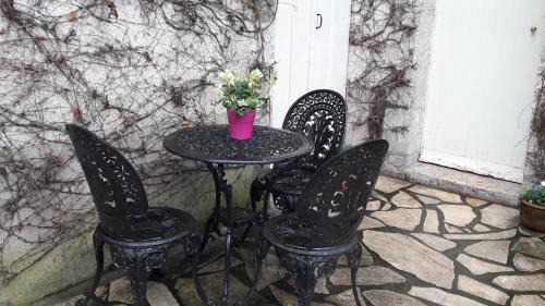 Chateauneuf-sur-Loire House | La Vigne Vierge